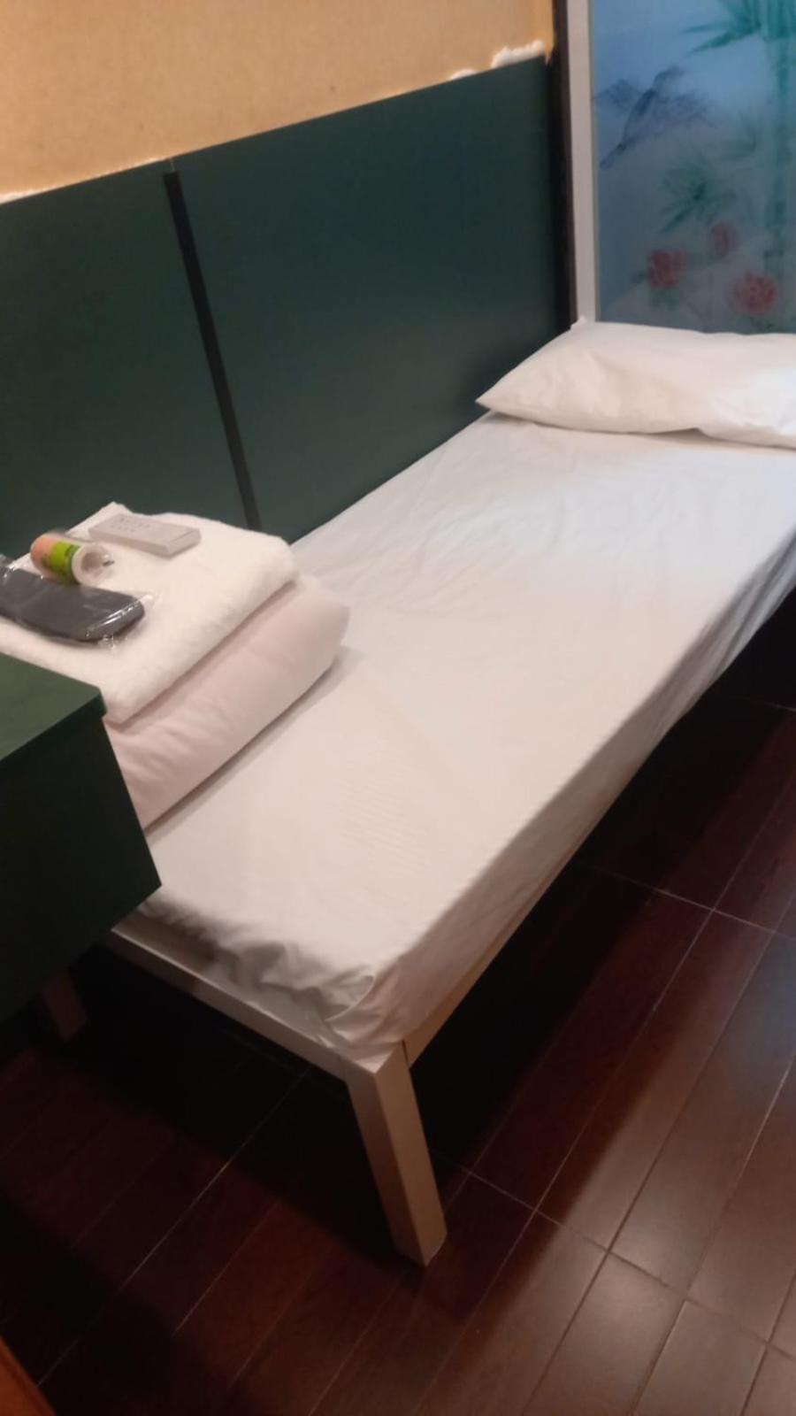 New Garden Hostel Гонконг Экстерьер фото