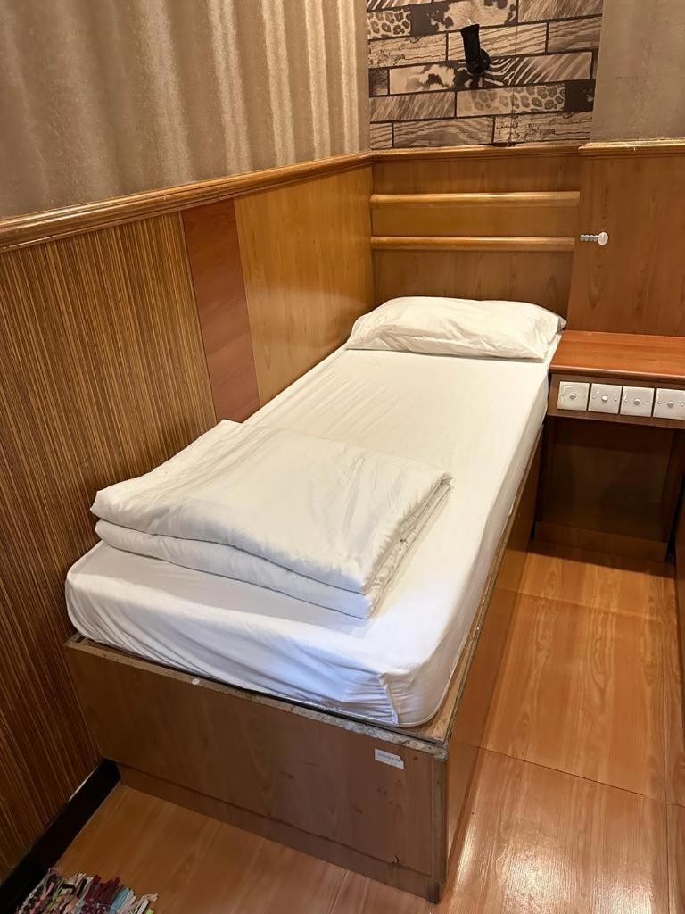 New Garden Hostel Гонконг Экстерьер фото