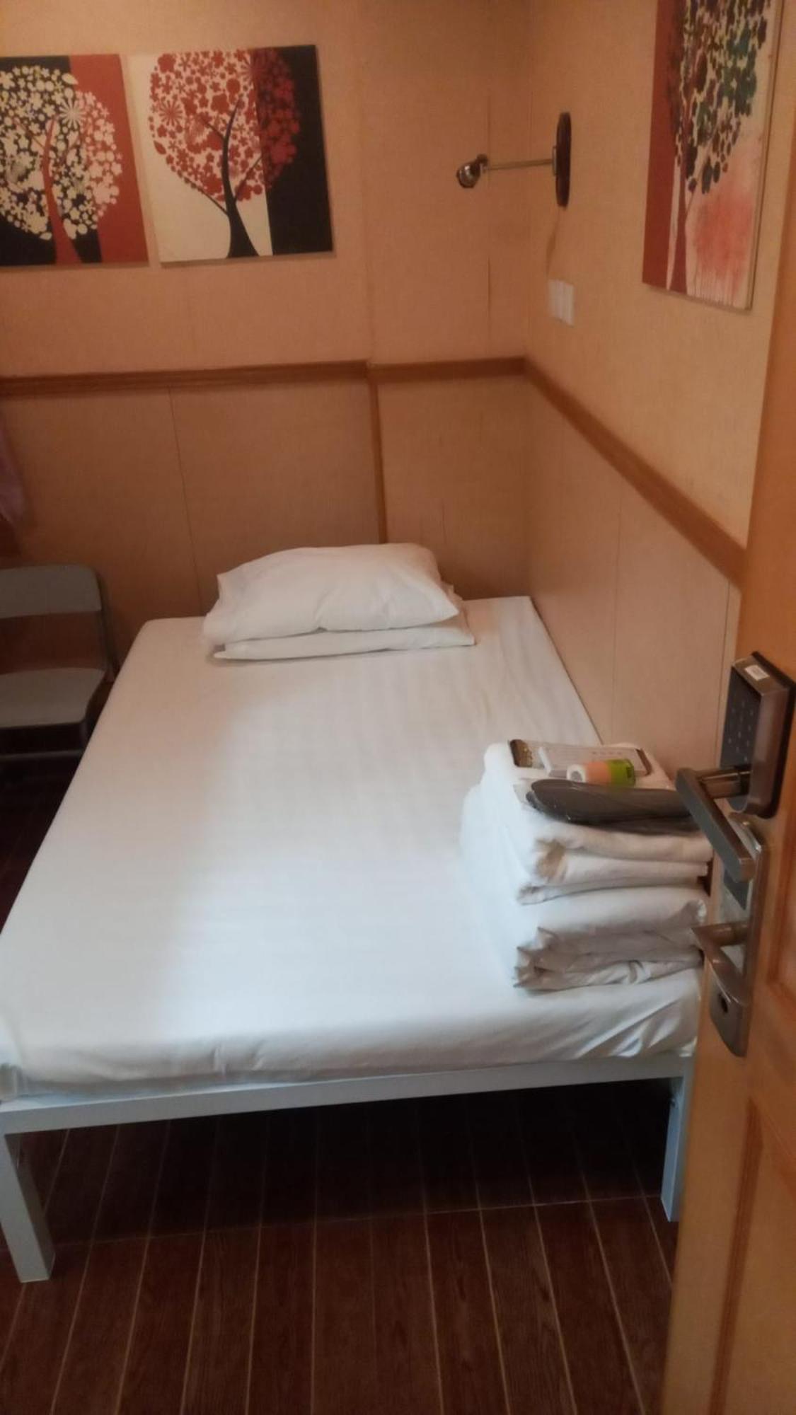 New Garden Hostel Гонконг Экстерьер фото
